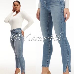 GOOD AMERICAN Good Legs Crop Twisted
Slit Jeans in Blue 667 size 8 / 29